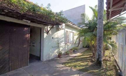 Casa de 3 dormitórios no bairro Santa Maria Goretti
