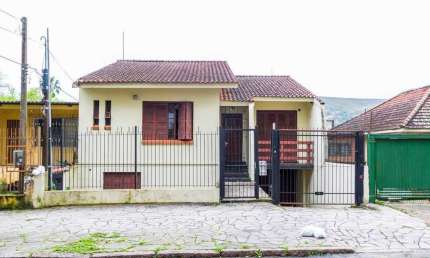 Casa para venda - 150m², 4 dormitórios, sendo 1 suites, 5 vagas - teresópolis