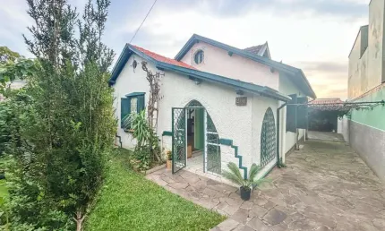 Casa residencial com 3 quartos, sendo 1 suíte e 3 banheiros, no bairro santa teresa em porto alegre, rs