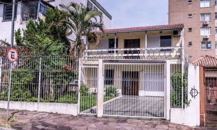Casa com 2 quartos à venda na Avenida Grécia, 539, Passo da Areia, Porto Alegre
