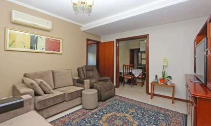 Ampla casa com 5 dormitórios e terraço no Passo da Areia
