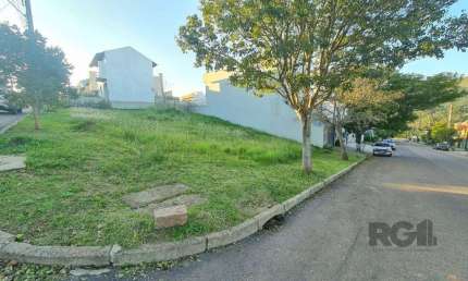 Excelente terreno de esquina de frete com área total de 210,25m2 Ideal para duas construções.