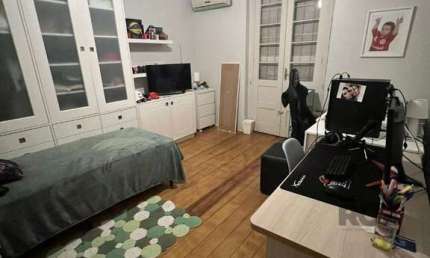 Casa em alvenaria, próxima à 24 de outubro, com a seguinte composição