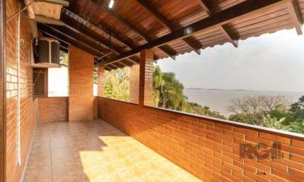 Casa para Venda - 220m², 3 dormitórios, sendo 2 suites, 5 vagas - Espirito Santo