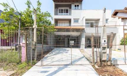 Casa com 3 quartos à venda na Rua Ari Peixoto Martins, 146, Espírito Santo, Porto Alegre