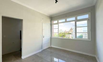 Apartamento totalmente reformado no centro de Porto Alegre