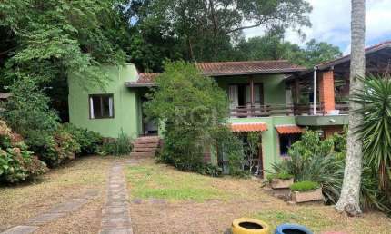 Terreno de 5.280 m², com 3 casas, no bairro Ponta Grossa, em Porto Alegre.