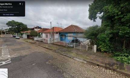 Terreno com 3 casas, no bairro Cristo Redentor, em Porto Alegre, RS.