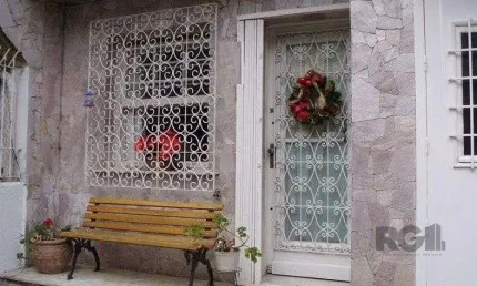 Casa sobrado no bairro são joão de 3 dormitórios e 2 vagas