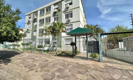 Excelente apartamento à venda no bairro Passo d' Areia com 2 dormitórios.