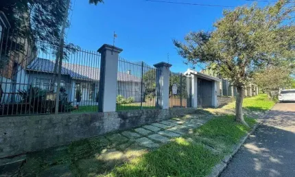 Casa com 3 quartos à venda na Rua Professor Clemente Pinto, 476, Medianeira, Porto Alegre