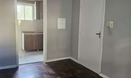Ótimo apto 03 dormitórios, transformados em 2 dormitórios com living estendido no bairro cristal