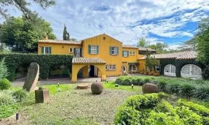 Casa em porto alegre, no bairro pedra redonda, com 7 dormitório(s), e 7 banheiros, à venda.