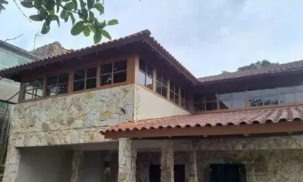 Casa em porto alegre, no bairro vila nova, com 4 dormitório(s), e 4 banheiros, à venda.