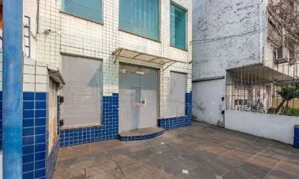 Prédio comercial com loja no bairro rio branco com 237m²