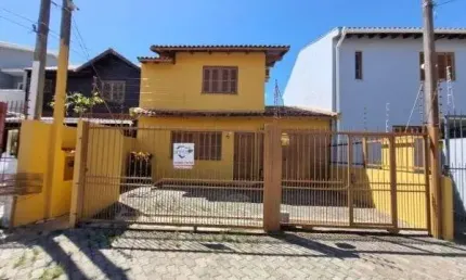 Sobrado em porto alegre, no bairro vila nova, com 3 dormitório(s), e 3 banheiros, à venda.