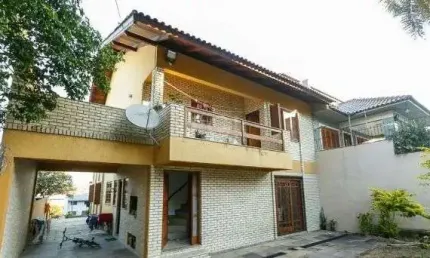 Casa em porto alegre, no bairro cavalhada, com 5 dormitório(s), e 5 banheiros, à venda.