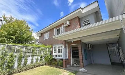 Casa com 3 quartos à venda na Rua Ivo Walter Kern, 320, Hípica, Porto Alegre