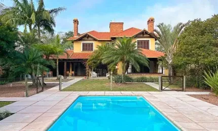 Terra ville - casa com 384 m² - fundo para o lago , semi mobiliada , com 3 suites e piscina .