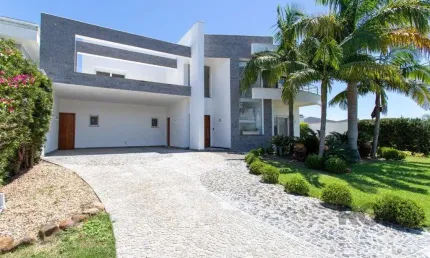 Casa  no condomínio terra ville , com aproximadamente 450m quadrados.