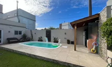 Casa com 3 dormitórios, piscina e energia solar no chácara das nascentes