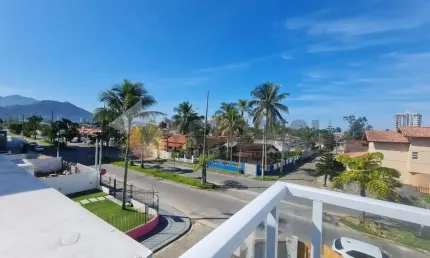 Sobrado com 2 dormitórios sendo 1 suíte perto da praia