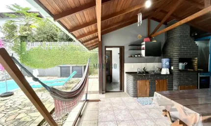 Casa com 4 dormitórios à venda, 118m² por R$ 890.000,00 - Santo Antônio - Joinville/SC