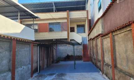 Casa para Locação em Juiz de Fora, Santos Anjos, 3 dormitórios, 1 suíte, 2 banheiros, 2 vagas