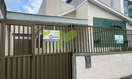Casa à venda, 3 quartos, 1 suíte, 2 vagas, Centro - Macaé/RJ