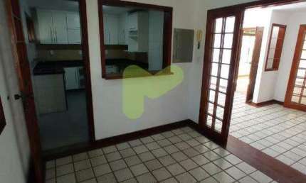 Casa com 3 quartos para alugar na Rua Lambaris, Barra de Macaé, Macaé