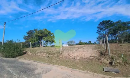 Terreno à venda no condomínio residencial laranjeiras, macaé/rj.