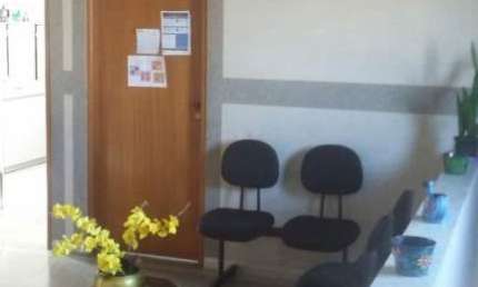 SALA COMERCIAL NA RUA DO METRO DA GUILHERMINA ESPERANÇA DE 28 M²