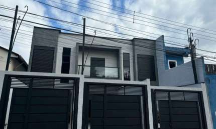 Sobrado com 3 dormitórios e duas vagas  na Região da Vila Ré