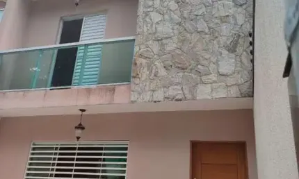 Sobrado com 3 dormitórios e uma  vaga  na Região do Penha