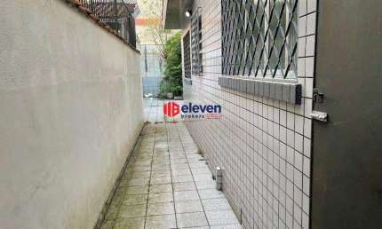 Sobrado à Venda com 3 Dormitórios e Jardim - 250m² - Gonzaga, Santos/SP