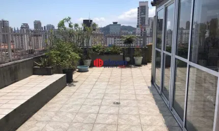 Cobertura espaçosa, planta de 215 metros, 03 dormitórios., sendo 01 suíte., vista livre total.