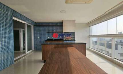 Apartamento com vista mar, na quadra da praia, com 04 suítes, varanda gourmet com churrasqueira.