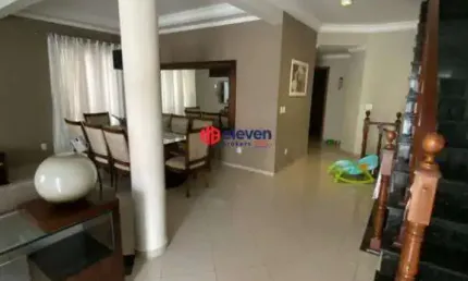 CASA SOBREPOSTA PARA VENDA COM PISICNA NO BAIRRO DO EMBARÉ EM SANTOS!