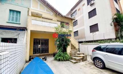 2 Casas independentes andar baixo e andar alto! em excelente localização quadra da praia José Menino em Santos
