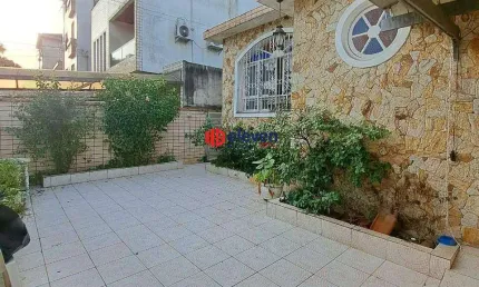 [Casa] [105m²] [Três dormitórios] [Sala dois ambientes] [Garagem coberta] [Varanda] [Edícula] [dois quartos] [dois banheiros]