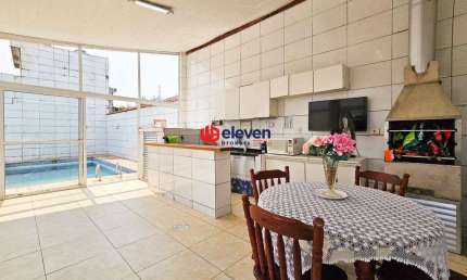 Casa térrea, 260 m², Próximo à praia da Enseada no Guarujá