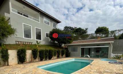 Casa Nova Reformada com Lazer Completo no Condomínio Country Felix, em Bom Jesus dos Perdões