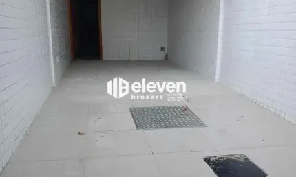 Sobreposta baixa 3 quartos com quintal, no Embaré, Santos