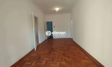Apartamento térreo com 2 suítes e 2 vagas no gonzaga – potencial para reforma em localização privilegiada