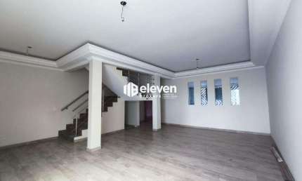Casa Triplex à Venda 430 m² com piscina no Campo Grande.