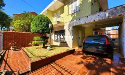 Casa à venda com piscina, área gourmet e solarium no Campo Grande.