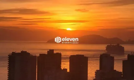 Apartamento com Suíte e Varanda Gourmet na Ponta da Praia – 2 Vagas Fechadas!