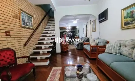 Sobrado com Piscina e Espaço Gourmet à Venda – Embaré, Santos/SP