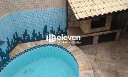 Oportunidade Única na Ponta da Praia – Casa Geminada com Piscina, Edícula e Excelente Espaço Interno