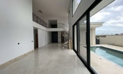 Neo Clássica, empoderada e nova! Casa disponível para venda no Urbanova!